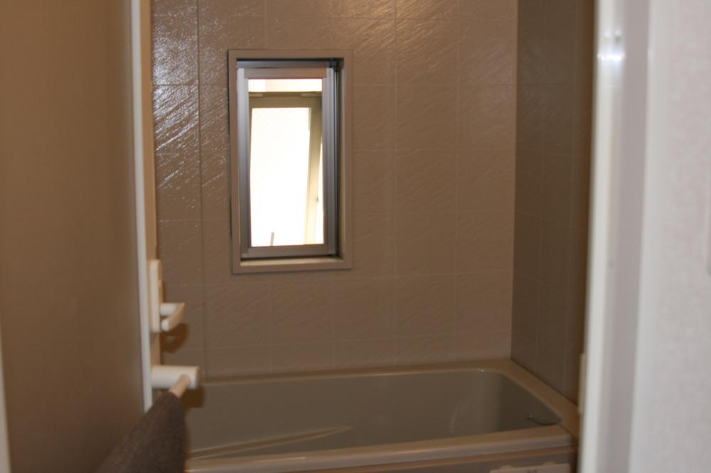 Bathroom. Privilege of the corner room! There is a bath in the window, It feels good and can ventilation