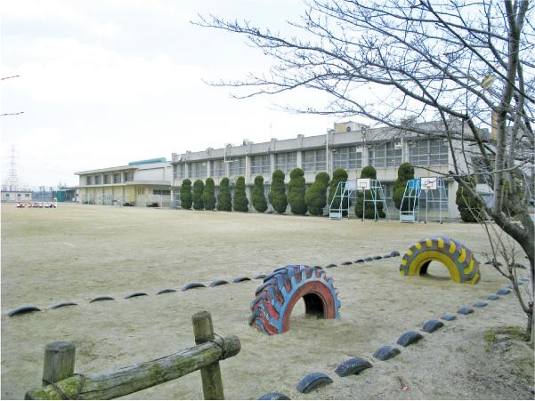 Primary school. Fujisaka until elementary school 343m