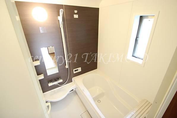 Bathroom. Spacious bathroom is about 1 tsubo!