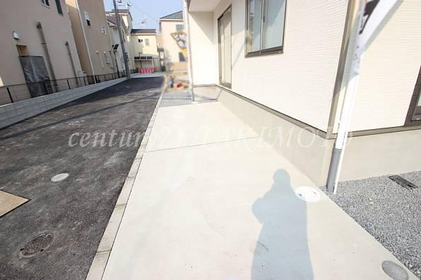 Parking lot. Another parking space! It will be parked two total!