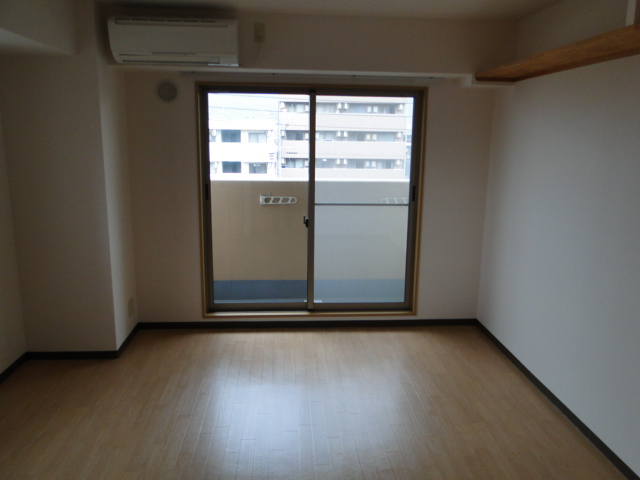 Other room space. Spacious 9.3 tatami rooms