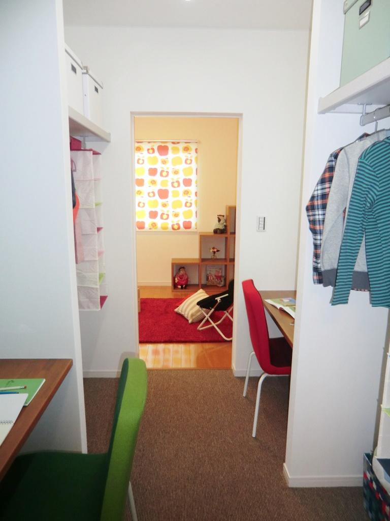 Other introspection.  [Kids Room] By leveraging as the room of the storage and study purposes, You can Hiroshiku use the bedroom