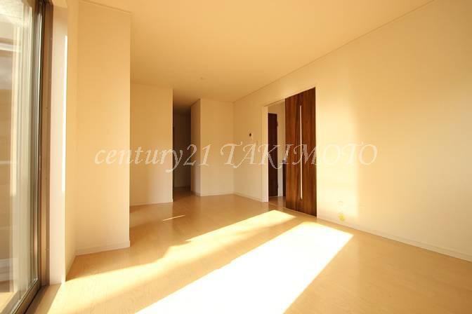 Living. The outer wall using a strong siding board to dirt! !