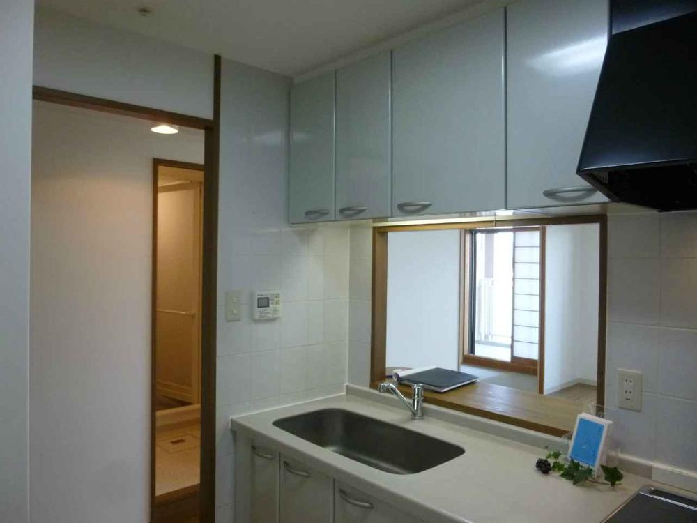 Kitchen. Kitchen with beautiful views can be seen! Gas stove had made