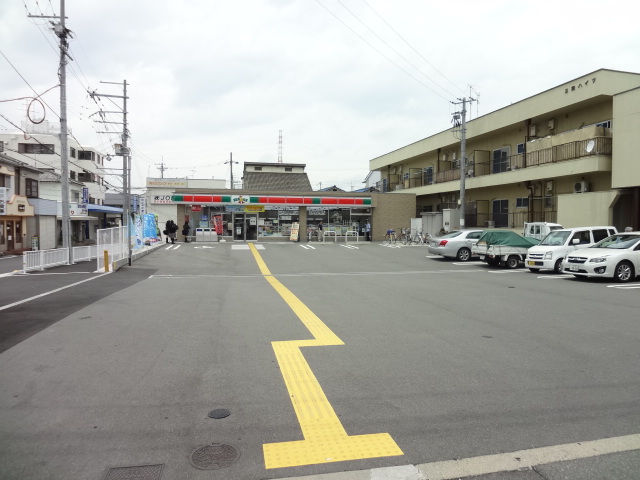 Convenience store. Thanks Hirakata Gotenyama Station store up to (convenience store) 392m