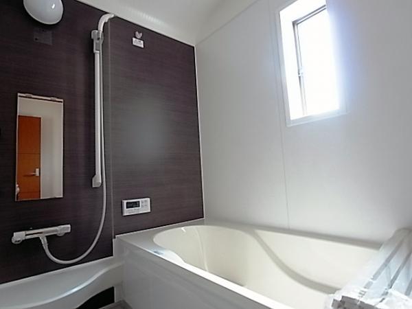 Same specifications photo (bathroom). Comfortable bath time with the bathroom heating dryer