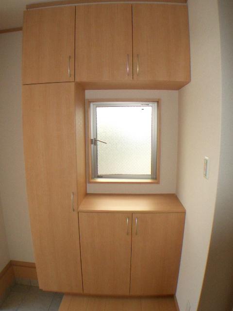 Receipt. Plenty of storage shoebox