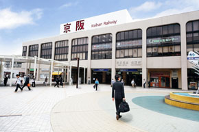 Other Environmental Photo. 20 minutes by express available until Kuzuha Station Kyobashi Station. Until yodoyabashi station commuting and 27 minutes ・ Commute ・ Conveniently located in shopping. On the opposite side of the station Keihan Department ・ Daiei, Inc. ・ There is also a Izumiya, Commercial facilities expect of town