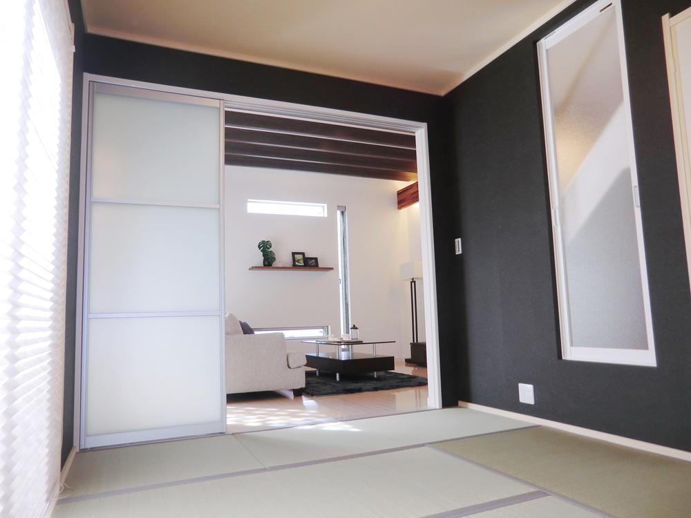 Other introspection. Very impressive and stylish Japanese-style wallpaper.  ■ Photographed by local model house