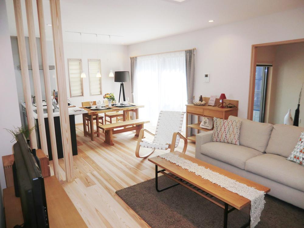 Living. Living dining top is in Fukinuki. Bright light plug, Comfortable space to spend a temporary family and rest  ■ Photographed by local model house