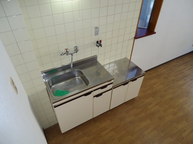 Kitchen. With bay window