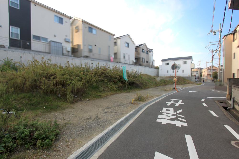 Local photos, including front road.  ◆ Cityscape