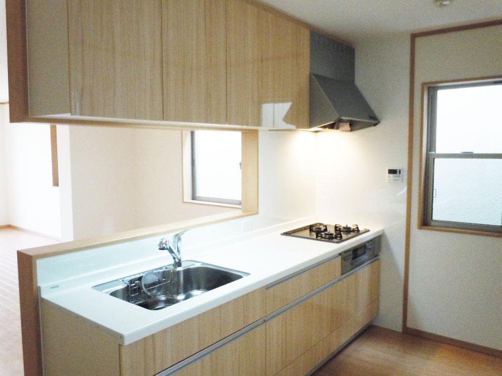 Same specifications photo (kitchen). Also impetus conversation with family face-to-face kitchen. (The company example of construction photos)