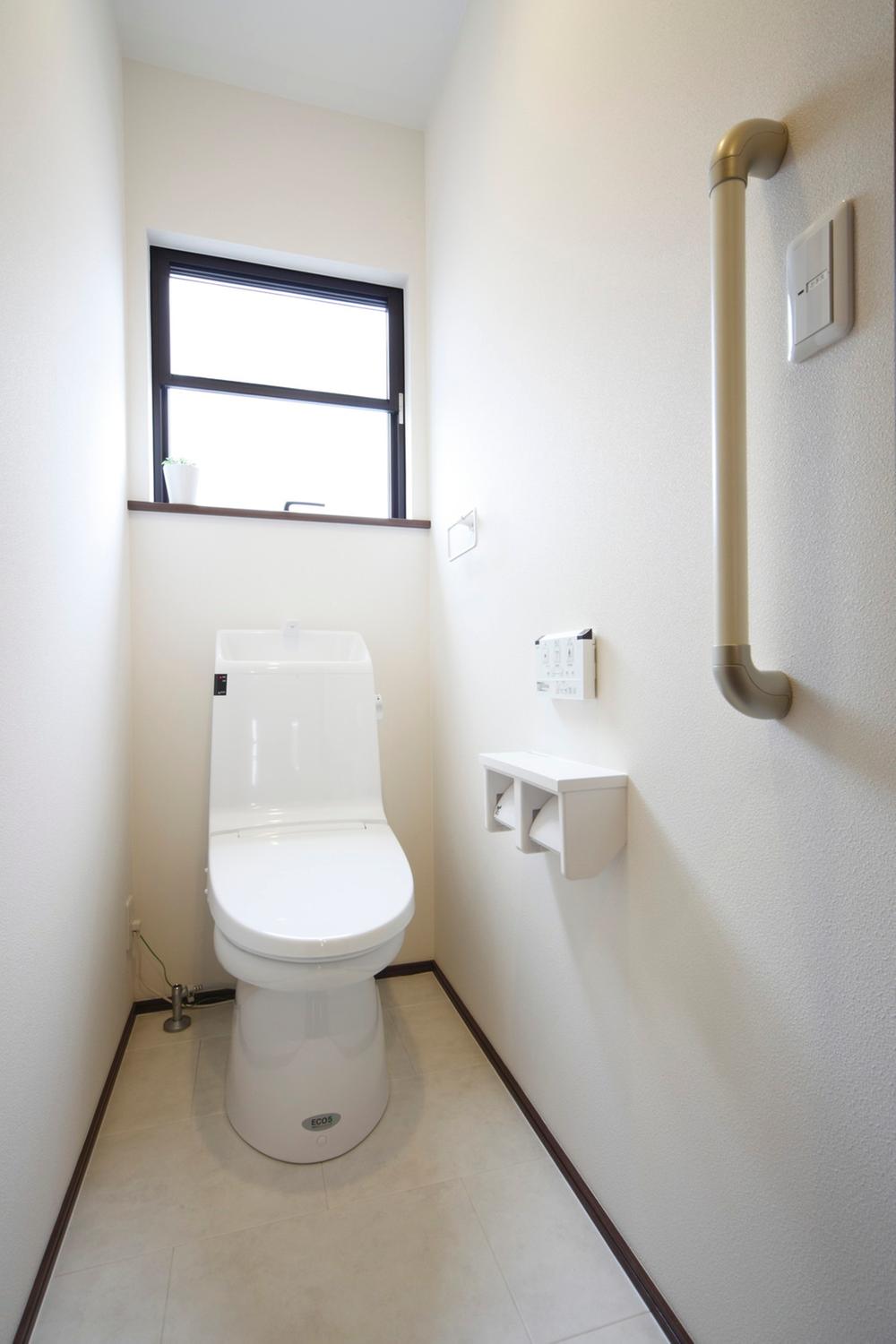 Toilet. Same specifications photos (toilet)