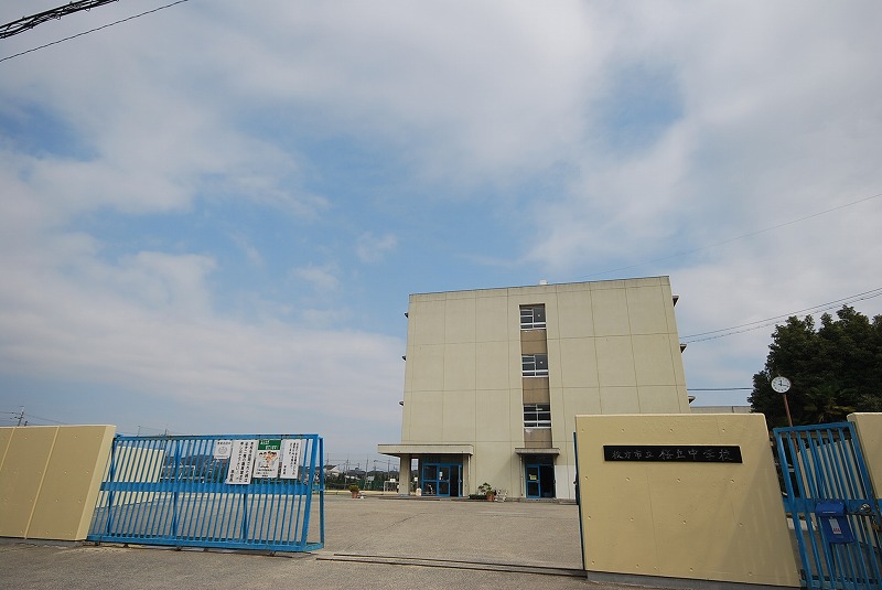 Junior high school. Hirakata Municipal Sakuragaoka Junior High School (middle school) to 1209m