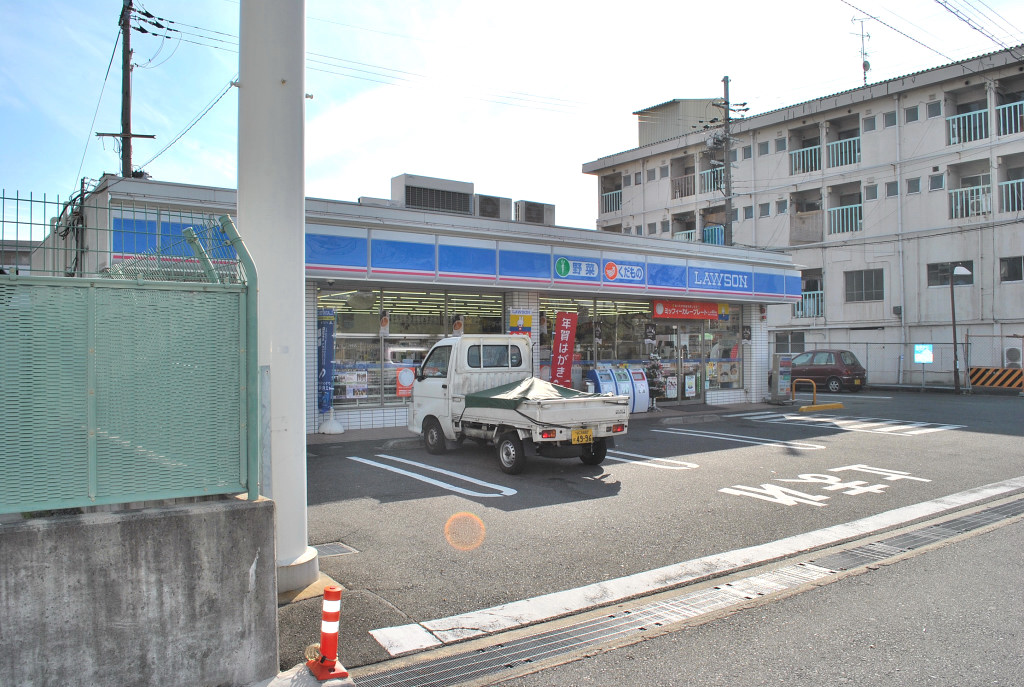 Convenience store. 170m until Lawson Hirakata Makinoshimojima the town store (convenience store)