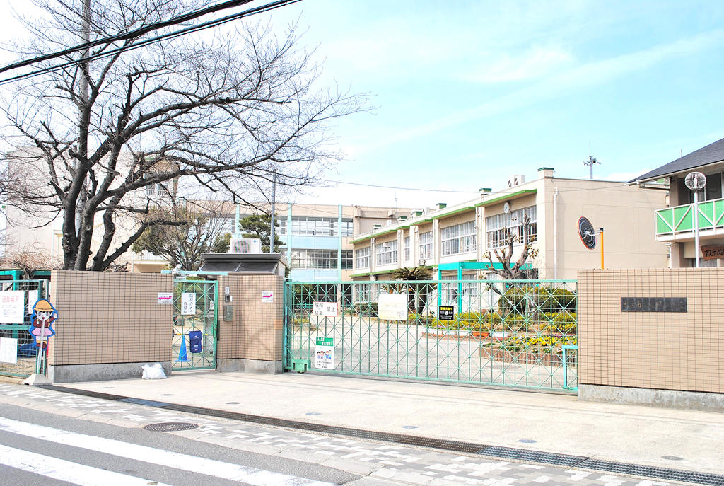 Primary school. Hirakata until City Makino Elementary School (elementary school) 1163m