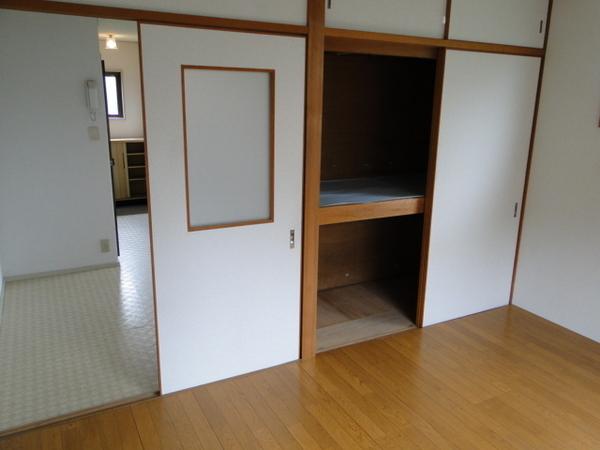 Other room space. It is perfect for the room to one with a lot of luggage. 