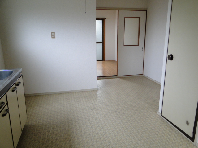 Living and room. 1DK type of attention, 2 people can move in the water bill 1000 yen up