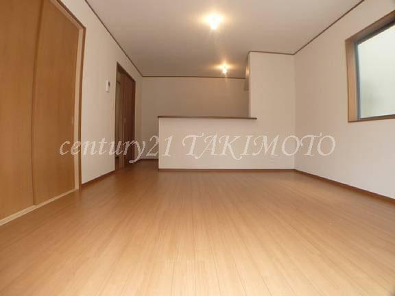 Same specifications photos (living). Placement easy form of furniture LDK