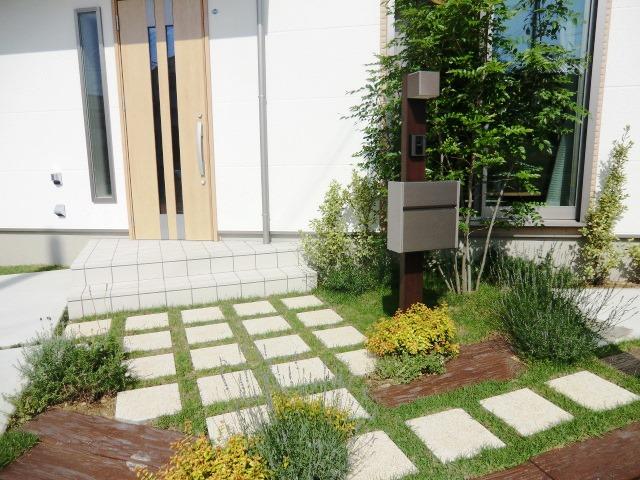 Entrance. Lush outside structure that decorate the "Welcome back."