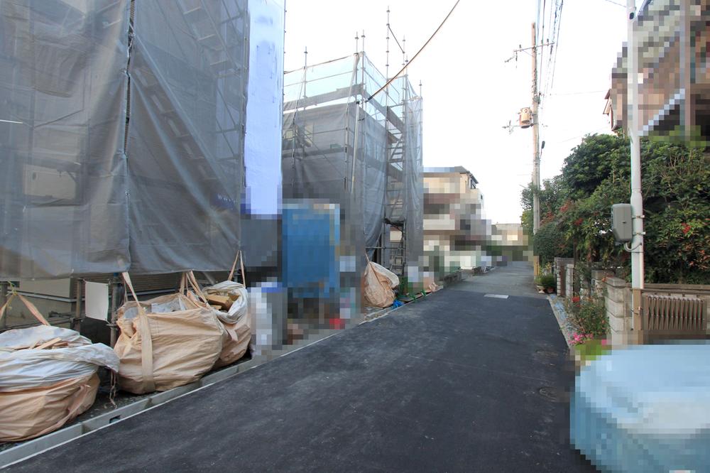 Local photos, including front road.  ◆ Cityscape