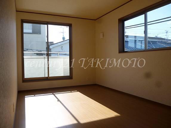 Same specifications photos (Other introspection). Bright two-plane daylight Western-style!