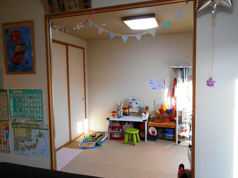 Non-living room. 6-mat Japanese-style room (as Tsuzukiai of living)