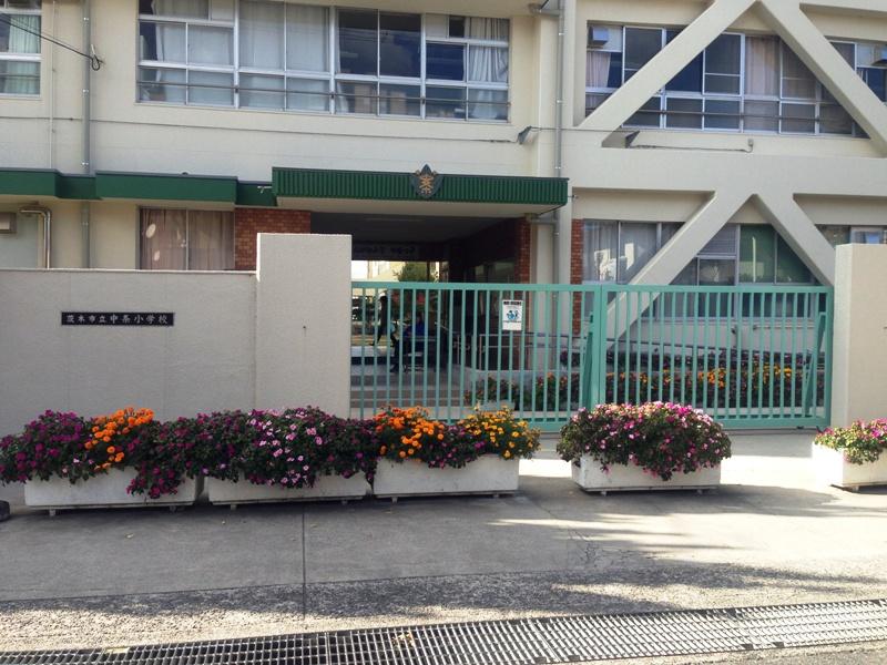 Primary school. Nakajo to elementary school 290m