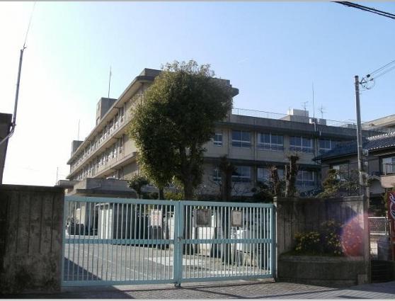 Primary school. Ibaraki Municipal Higashinara to elementary school 591m