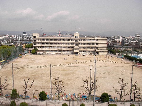 Primary school. 745m to Ibaraki Municipal Higashinara elementary school (elementary school)