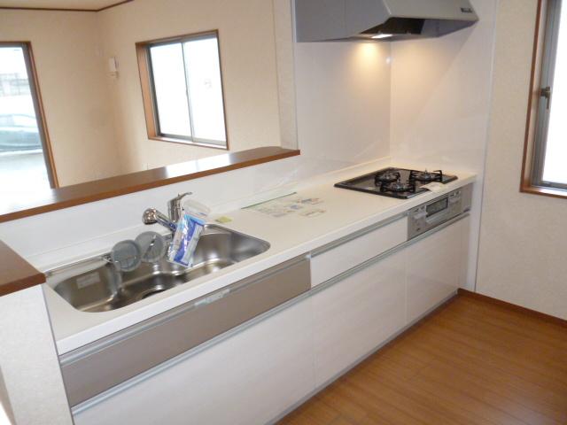 Kitchen. Face-to-face kitchen ・ There is under-floor storage