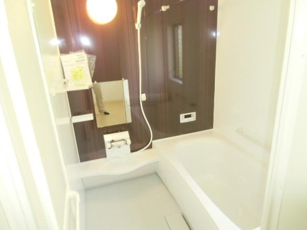 Bathroom. Spacious bathroom 1 tsubo or more to heal the fatigue of the day