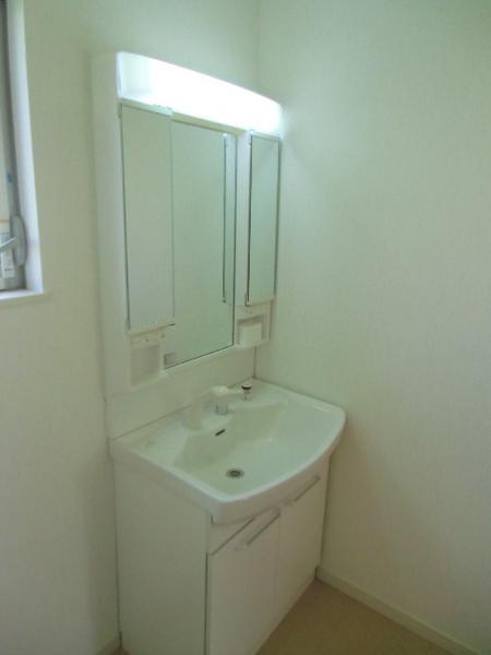 Wash basin, toilet. Dressed also smoothly with wash basin with shower