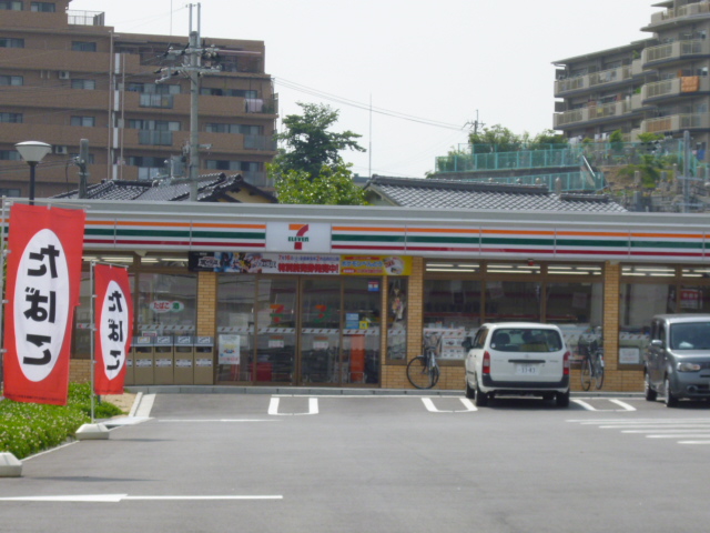 Convenience store. Seven-Eleven Ibaraki Ayukawa 1-chome to (convenience store) 600m