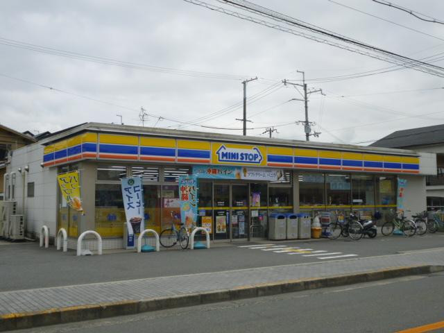 Convenience store. 99m to MINISTOP (convenience store)