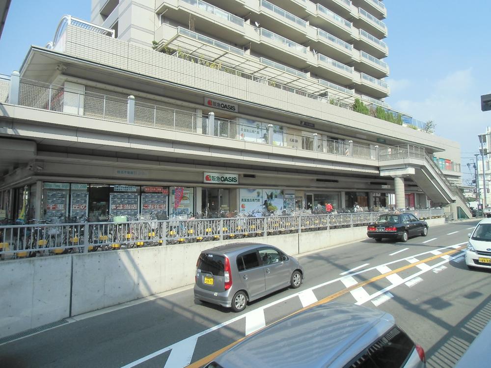 Supermarket. 1075m to Hankyu Oasis Senrioka shop