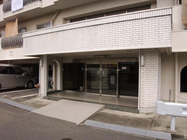 Entrance. Common areas