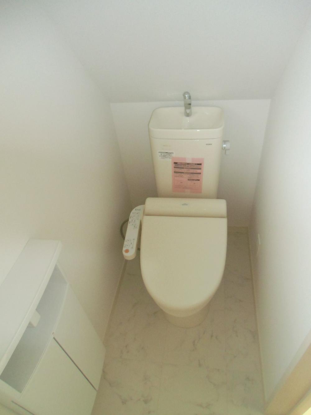 Toilet. Indoor (September 2013) Shooting