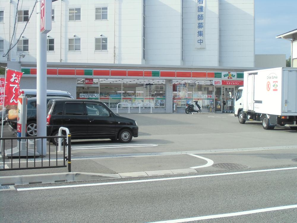 Convenience store. Sunkus Ibaraki police hospital 533m before shop