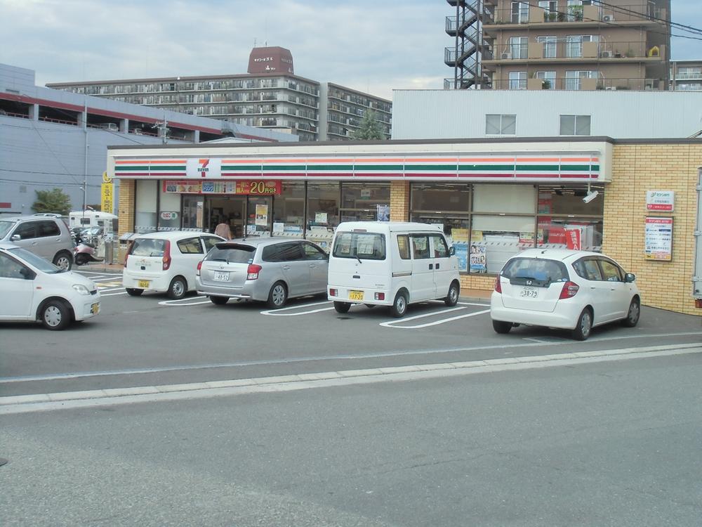 Convenience store. 527m to Seven-Eleven Ibaraki Fengyuan-cho shop