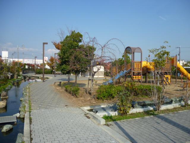 Other. Island peace park: 2 minutes walk! It is just the right park to small children ~