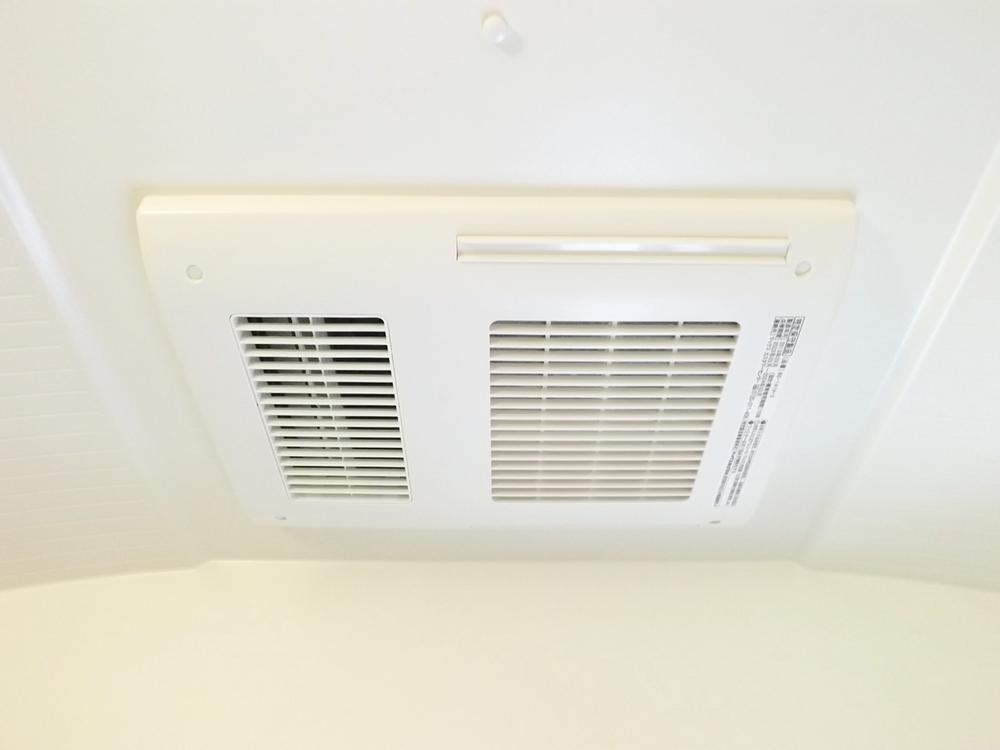 Cooling and heating ・ Air conditioning. When it's cold, I'm happy in the rainy season of the room Dried, Bathroom heating dryer!