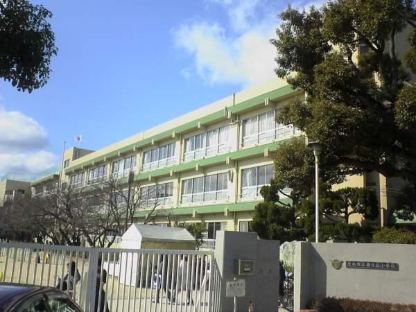 Primary school. Kasugaoka 250m walk about 4 minutes until the elementary school