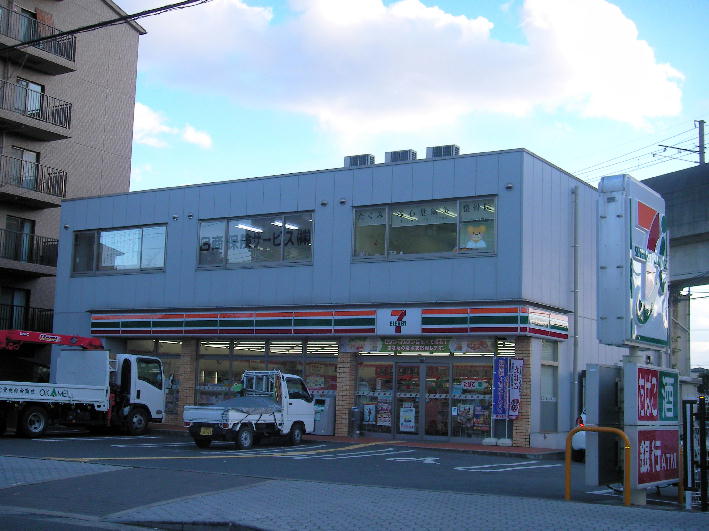 Convenience store. Seven-Eleven Ibaraki Sawaragihigashi Machiten up (convenience store) 501m