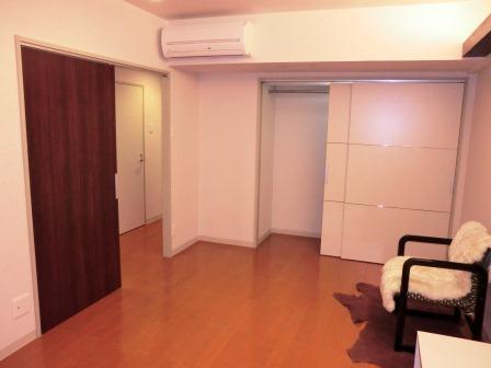 Non-living room. 7.2 Pledge of spacious master bedroom.