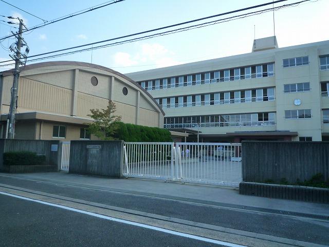 Junior high school. Ibaraki Municipal Xiling until junior high school 643m