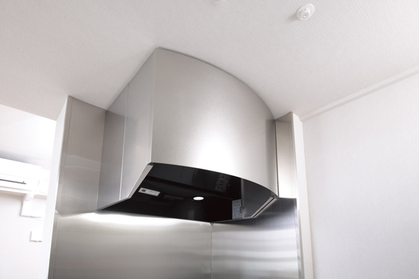 Kitchen.  [Koruganofudo type range hood] Stylish range hood of titanium finish polished stainless steel is, Perform exhaust and air supply at the same time, It is efficient ventilation is with the same hourly rate exhaust function (same specifications)