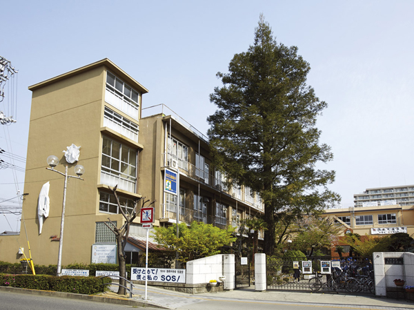 Ibaraki Municipal YoTadashi junior high school (a 9-minute walk / About 690m)