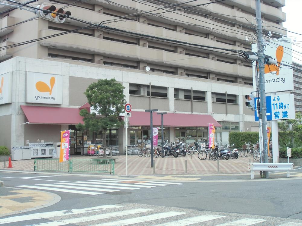 Supermarket. 1022m to Gourmet City Kamihozumi shop